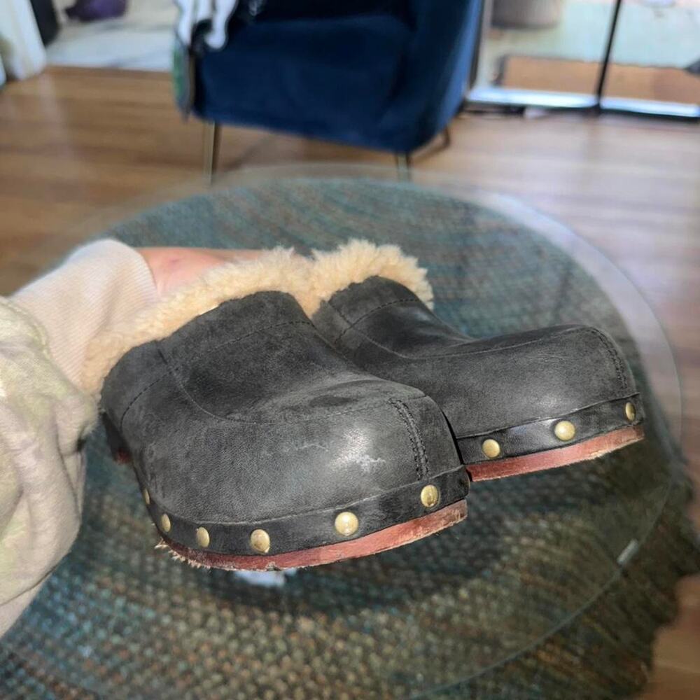 UGG Black Cream Sheepskin Clogs Sz 8 Boho Fur Lined Boho Capsule Sole Needed - Picture 6 of 8